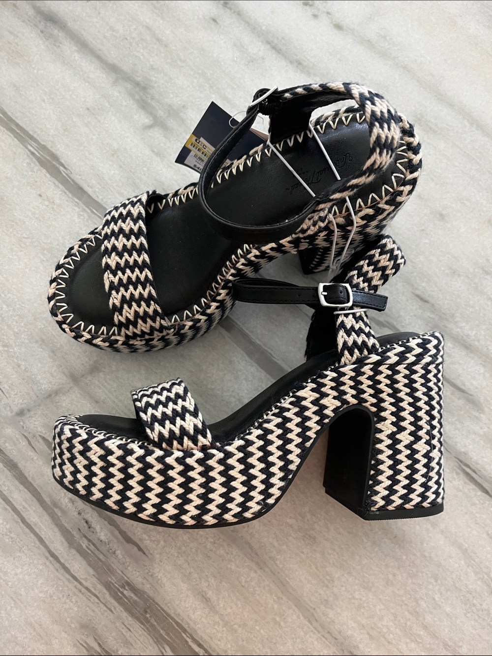Universal Thread Platform Block Heel Sandal in Black & White Zigzag NWT - Picture 2 of 6
